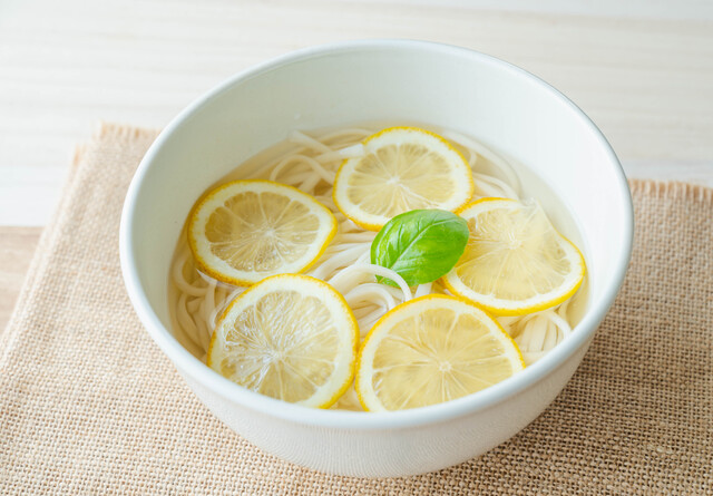 冷やしレモンうどん